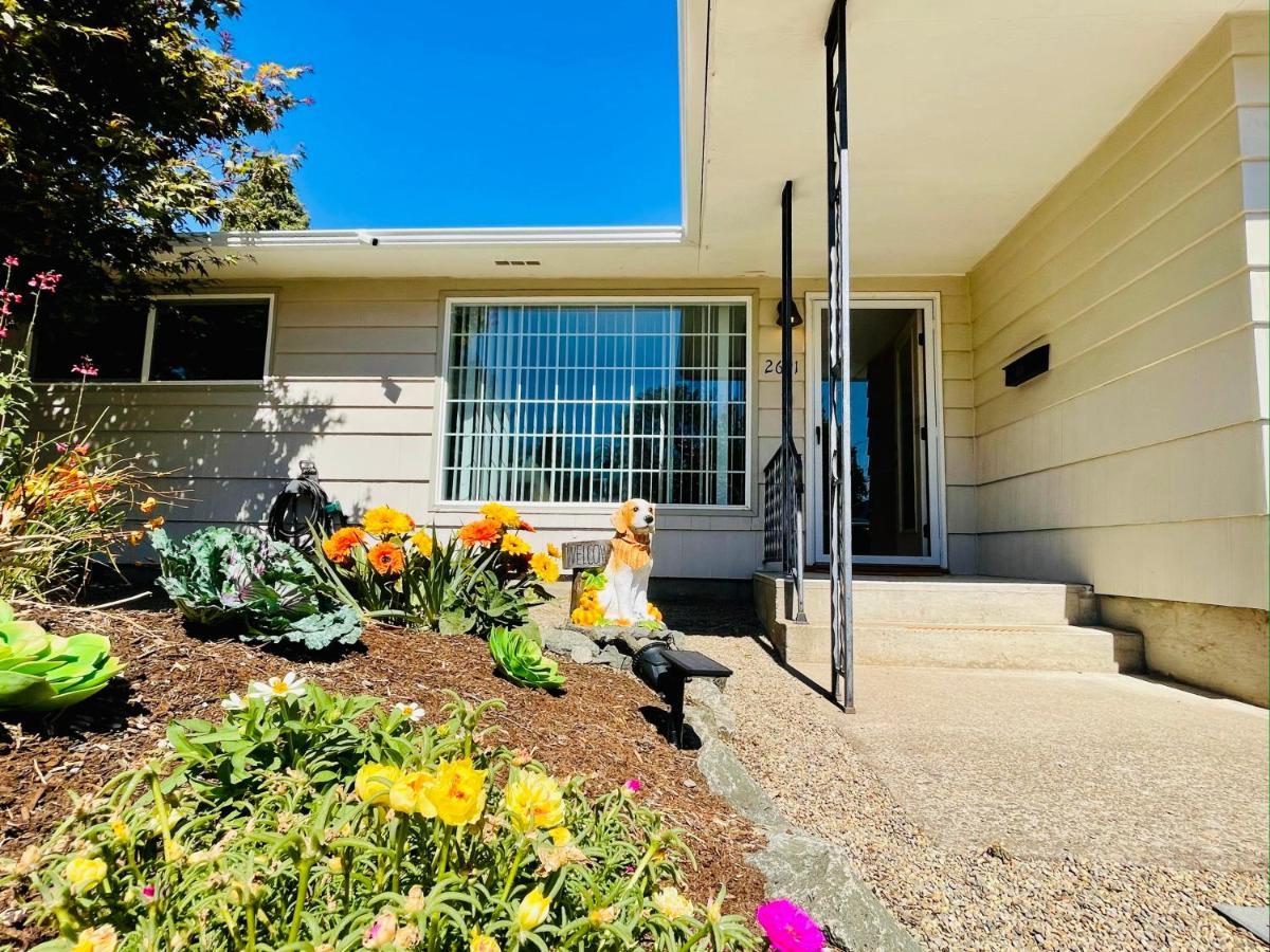 Villa Colorful 50'S Ranch In The Heart Of Eugene Extérieur photo